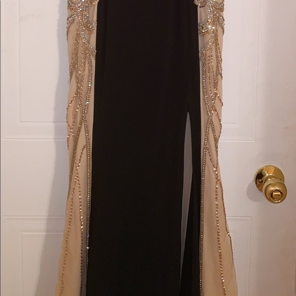 COPY - Swarovski crystal evening gown size 4 - Picture 2 of 16